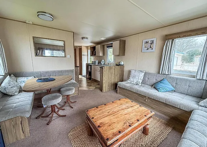 Lovely Caravan With Decking And Free Wifi In Lowestoft Ref 12106B