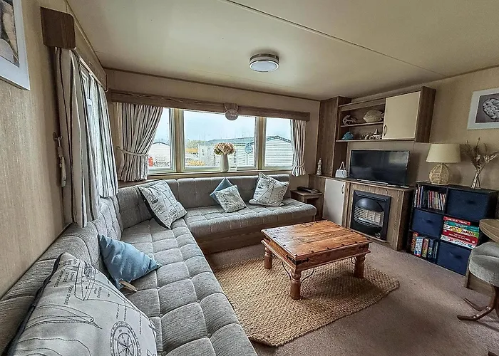 Lovely Caravan With Decking And Free Wifi In Lowestoft Ref 12106B