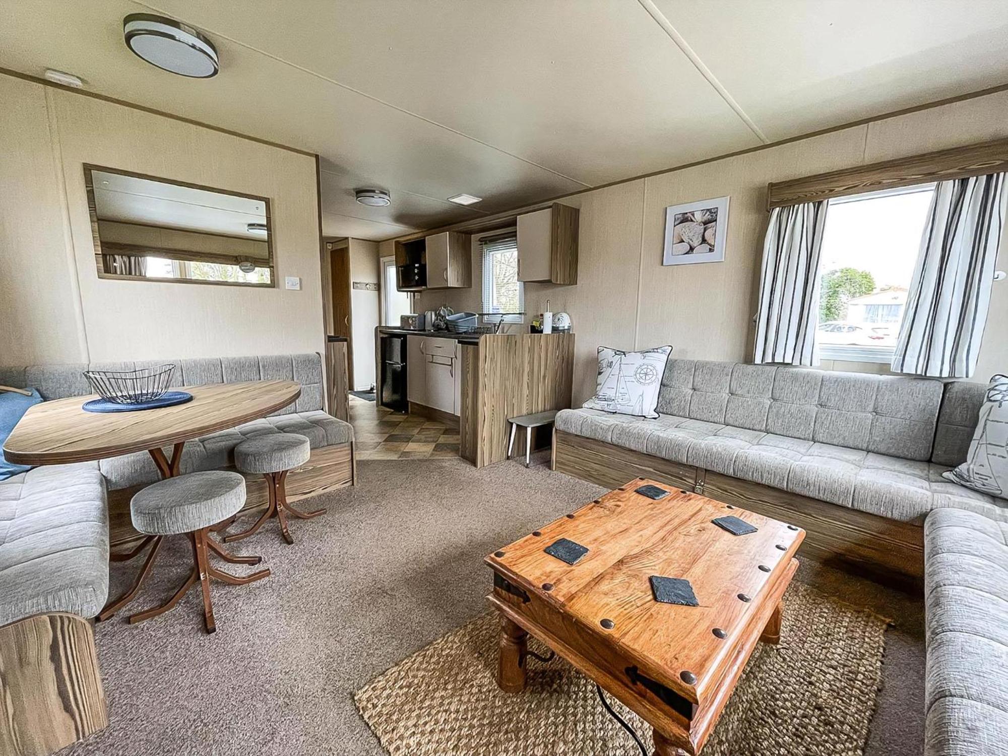 Campsite Lovely Caravan With Decking And Free Wifi In Ref 12106b Lowestoft