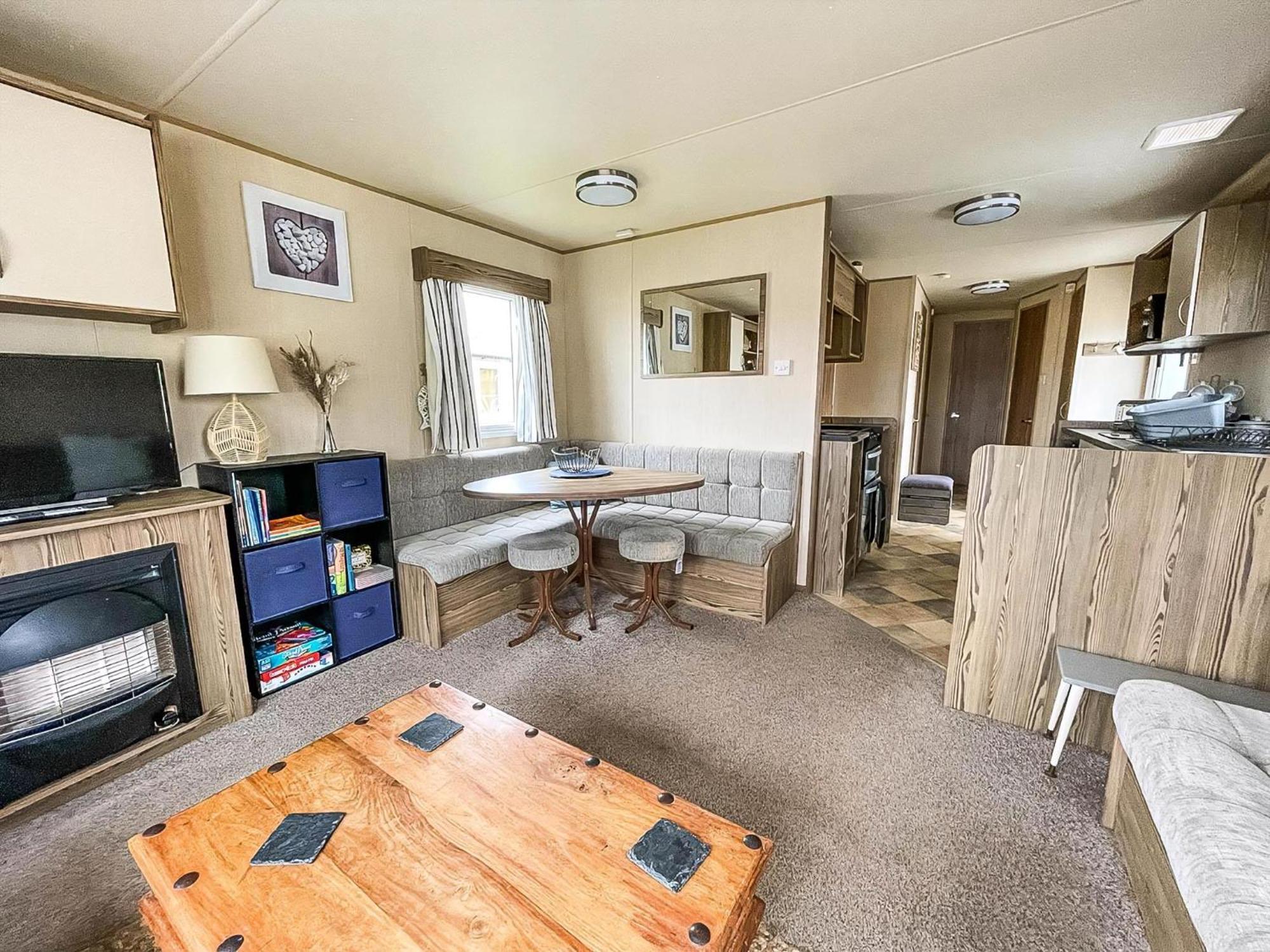 Lovely Caravan With Decking And Free Wifi In Ref 12106b Lowestoft