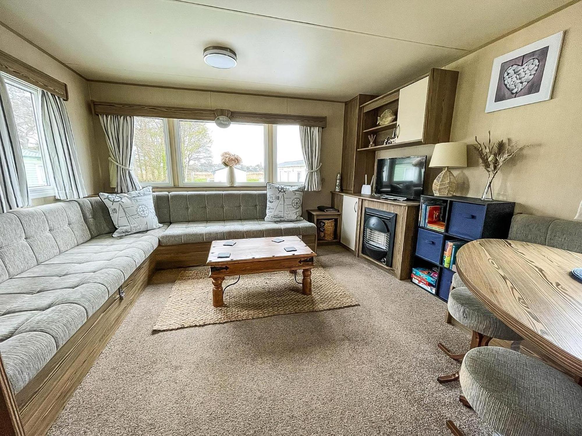 Campsite Lovely Caravan With Decking And Free Wifi In Ref 12106b