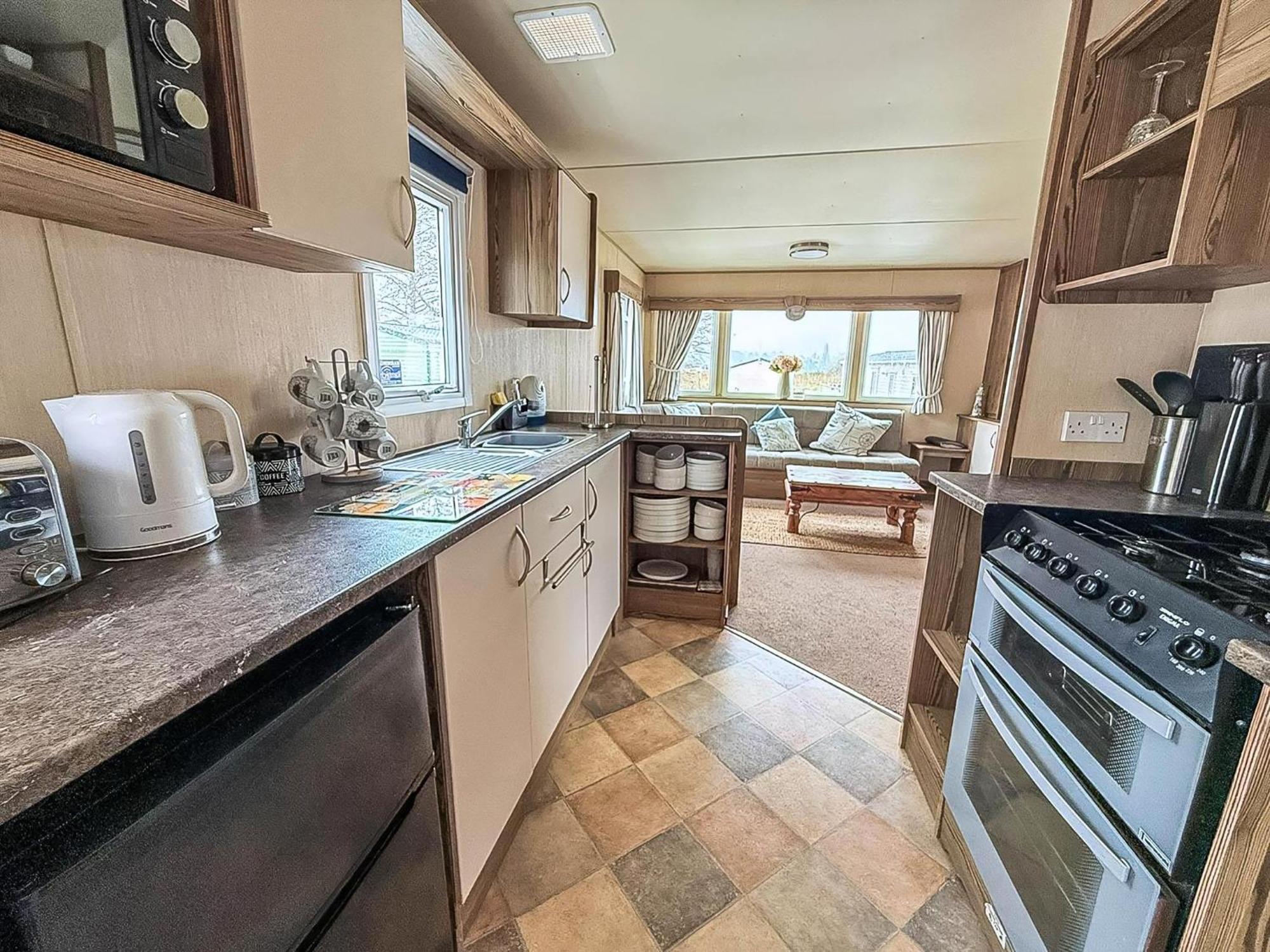 Lovely Caravan With Decking And Free Wifi In Ref 12106b Campsite